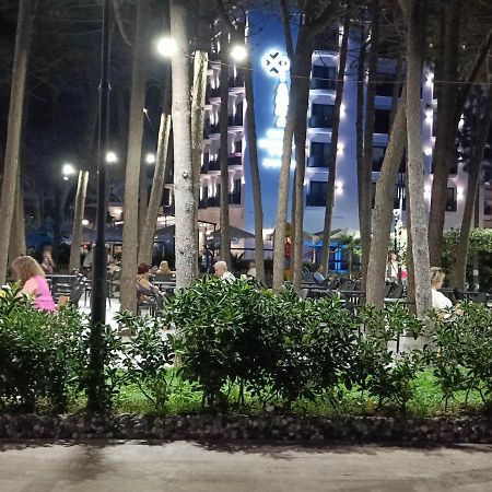 Aldom Apartments Durres Bagian luar foto