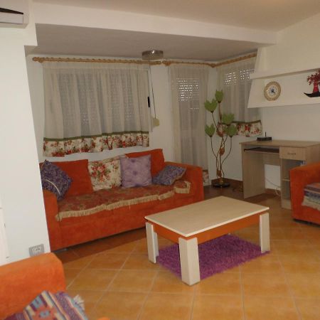Aldom Apartments Durres Bagian luar foto