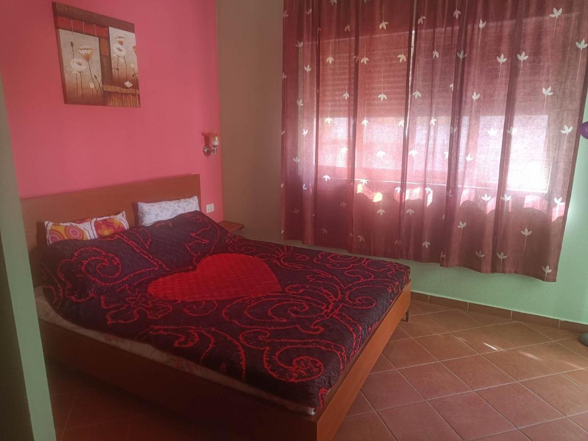 Aldom Apartments Durres Bagian luar foto