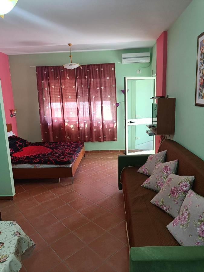 Aldom Apartments Durres Bagian luar foto