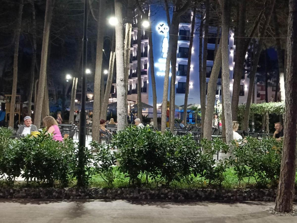 Aldom Apartments Durres Bagian luar foto