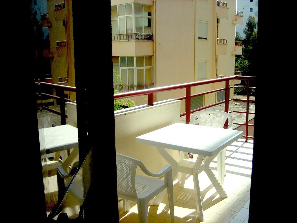 Aldom Apartments Durres Bagian luar foto