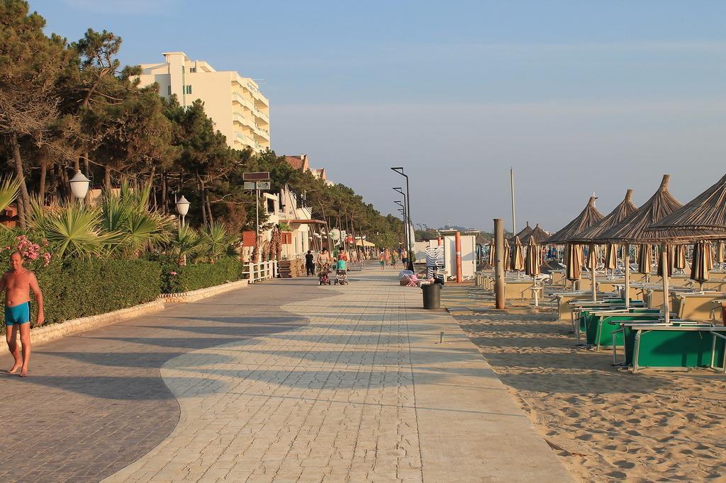 Aldom Apartments Durres Bagian luar foto