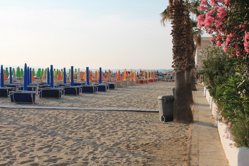Aldom Apartments Durres Bagian luar foto