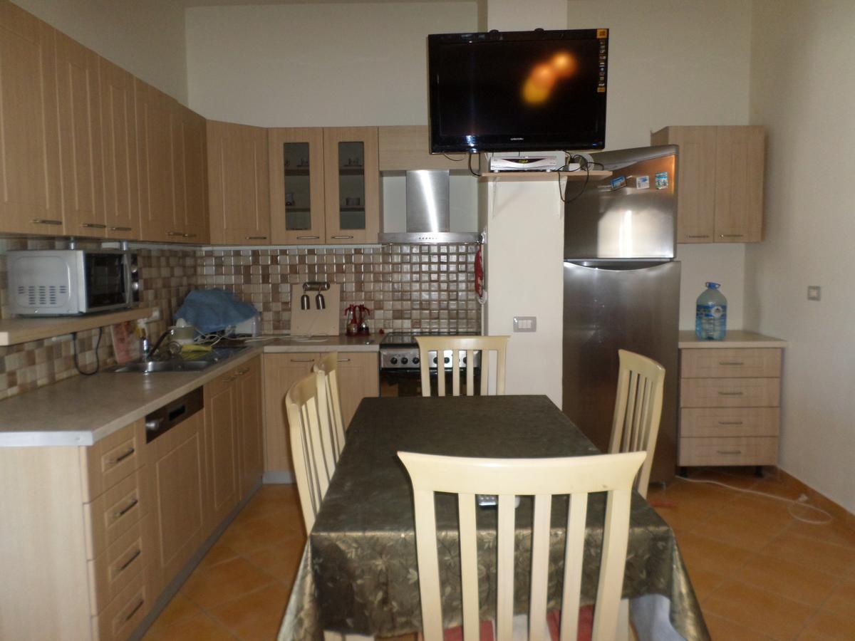 Aldom Apartments Durres Bagian luar foto